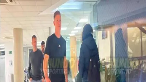 郑钦文祖高域澳网慈善赛搭档双打，趣味横生笑料连连｜网球焦点